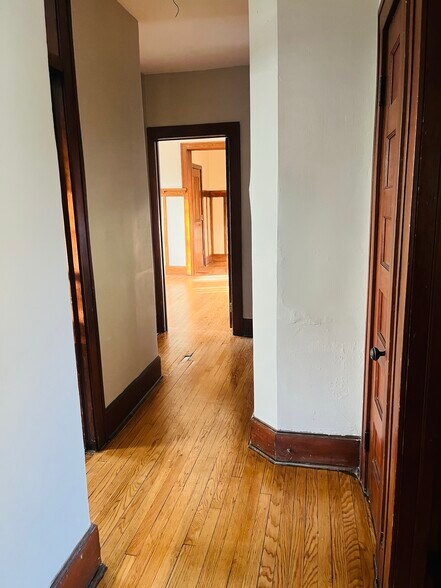 Building Photo - 2135 W Juneau Ave