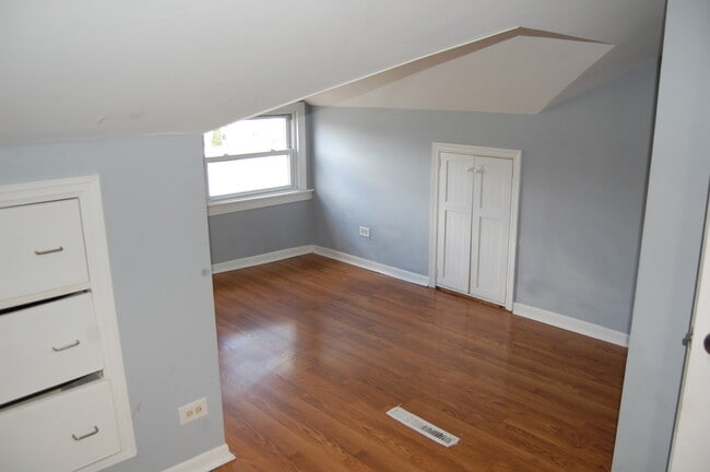 Building Photo - 430 S Monterey Ave