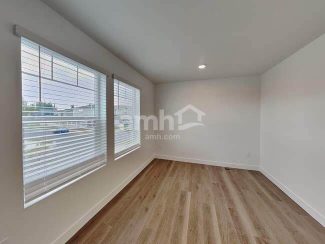 Building Photo - 4823 85th Dr NE