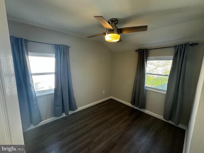 Building Photo - 5411 8th Pl S