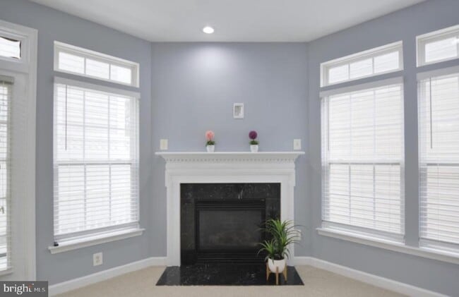 Building Photo - 422 Sheila St