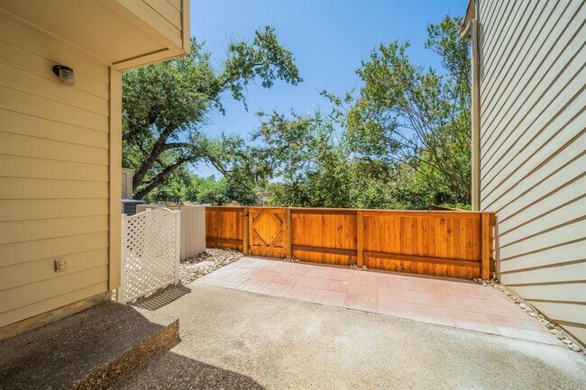 Building Photo - 8402 Alta Mesa