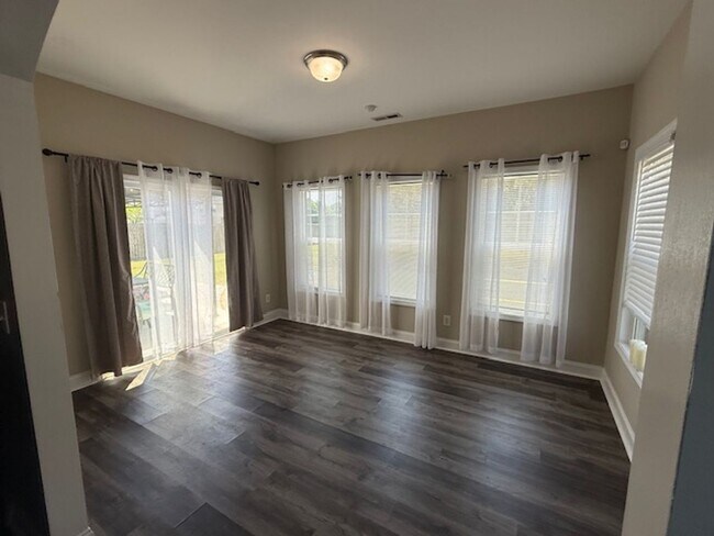 Building Photo - Welcome to Williamsburg Plantation!