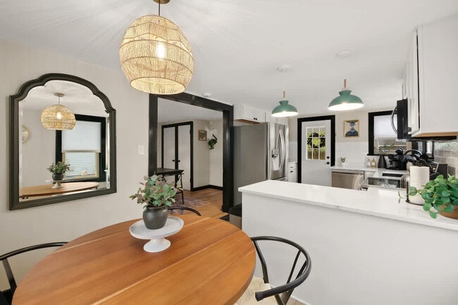 Building Photo - 303 E Washington St