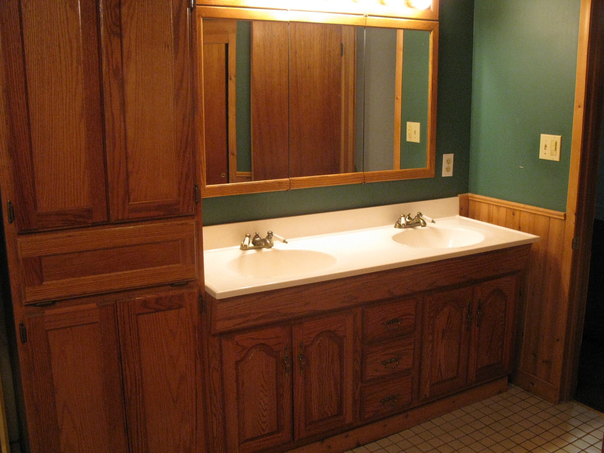 Lower level bathroom - 2417 E 3rd St