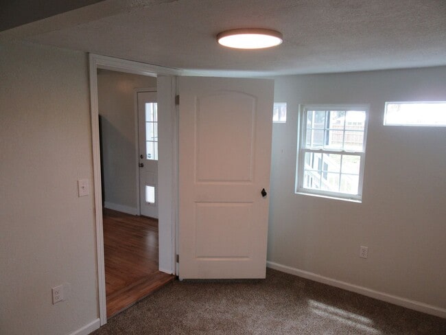 Building Photo - 409 S Palo Alto Ave