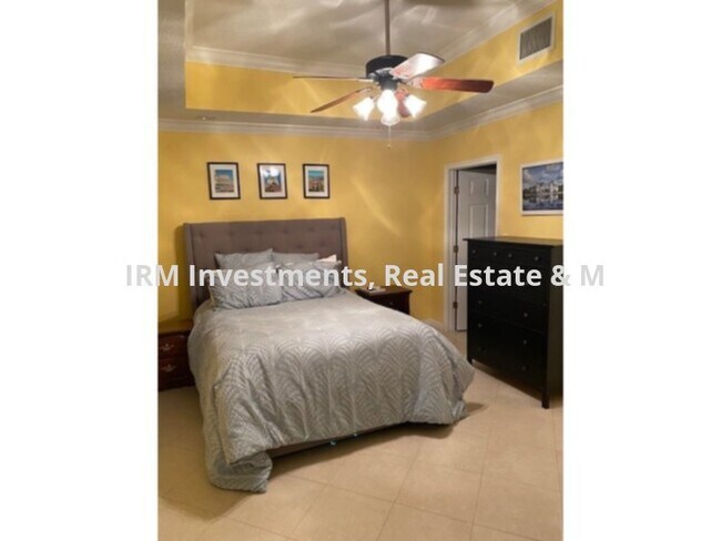 Building Photo - 2 bed 2 bath CONDO ground floor.