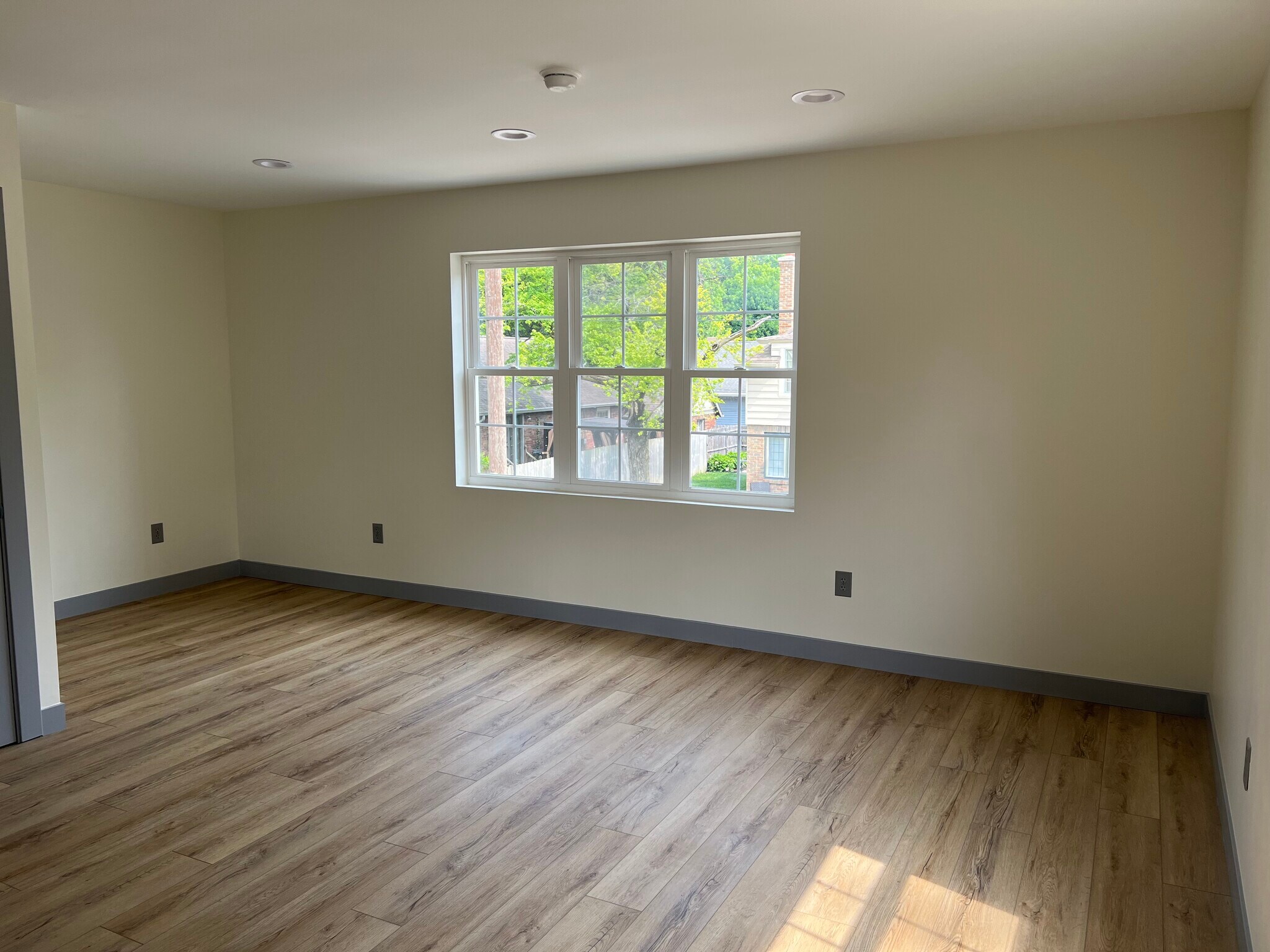 Building Photo - 4841 N Kenwood Ave