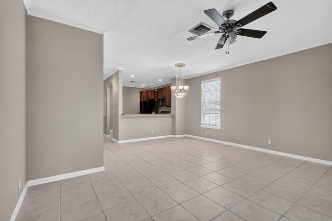 Building Photo - 8103 Bellagio Ln
