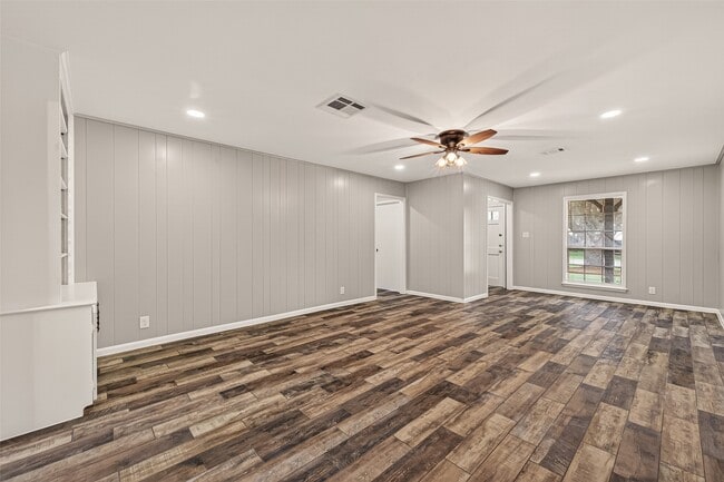 Building Photo - 1203 Bernard Ave