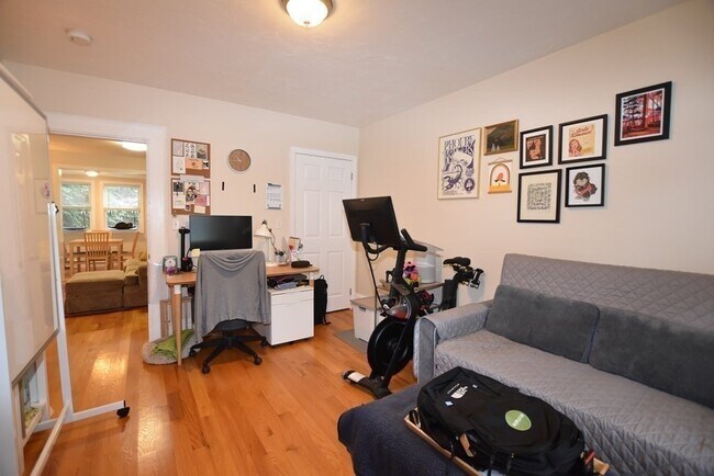 Building Photo - 23 Sawin St