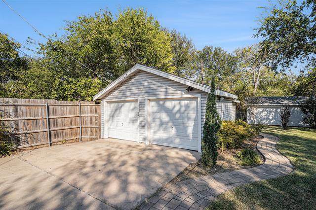 Building Photo - 2117 Sanborn St