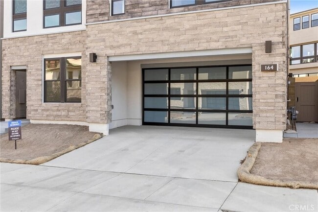 Building Photo - 164 Apron