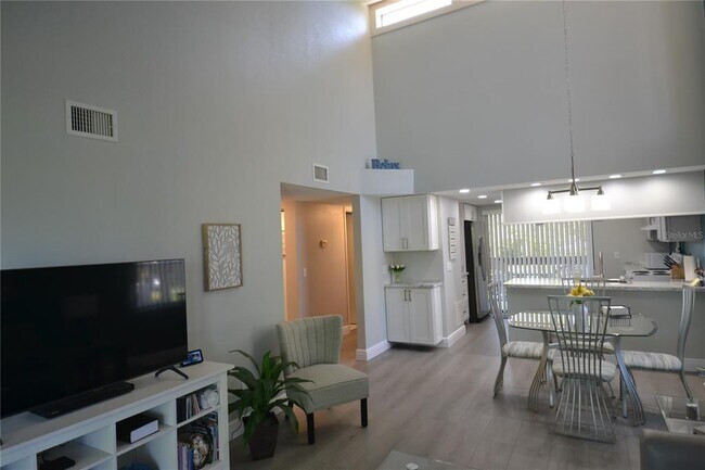 Building Photo - 284 Woodlake Wynde