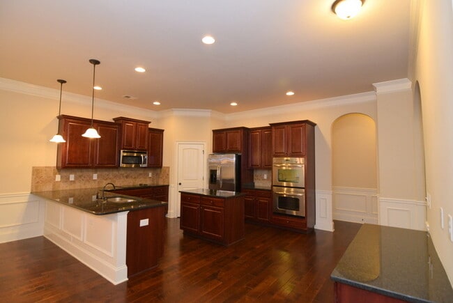 Building Photo - Huge 5 Bed/4 Bath Home Near Ft. Gordon