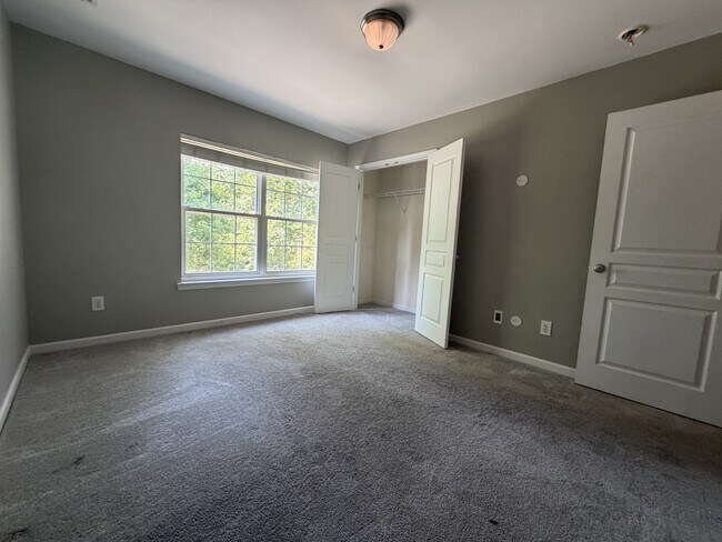 Building Photo - 6350 Morningview Ct