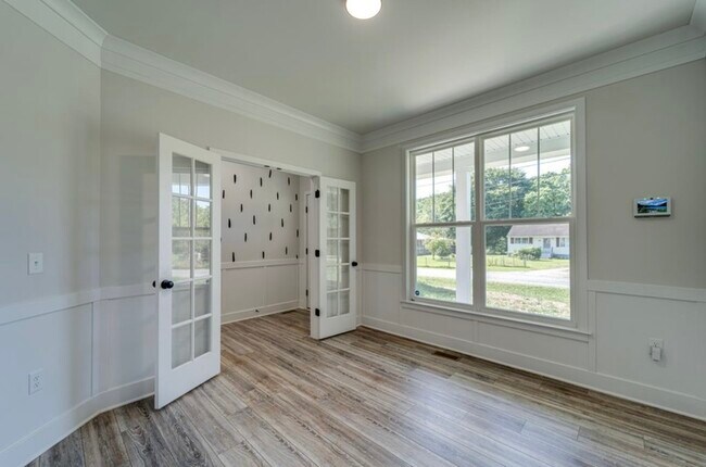 Building Photo - 7 Limox Ln