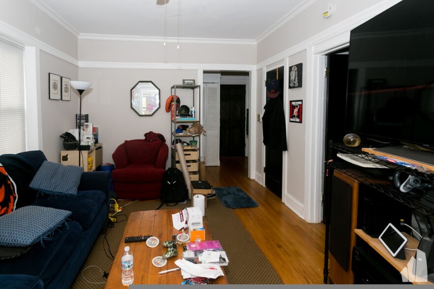 Building Photo - 3524 W Grace St