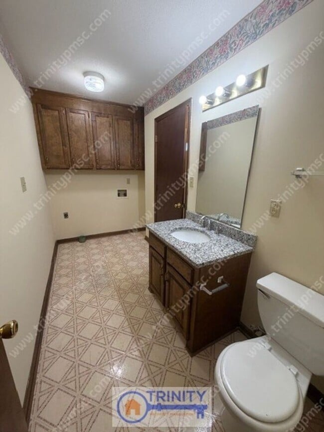 Building Photo - Now Available – 2BR Apartment in Andersom!