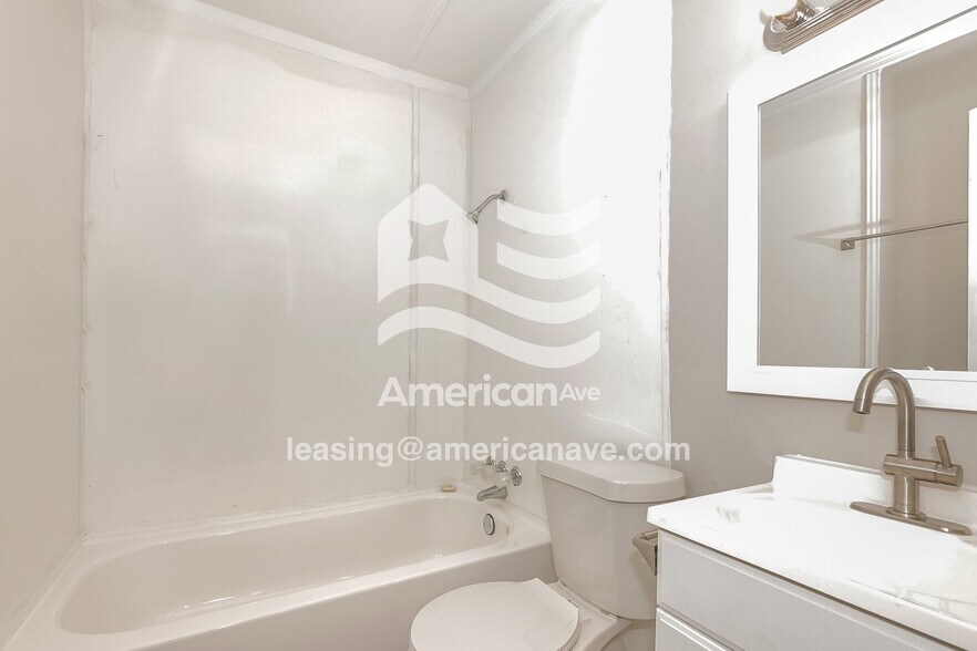 Building Photo - 129 Royal Ct