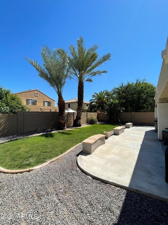 Building Photo - 2732 E Canyon Creek Dr