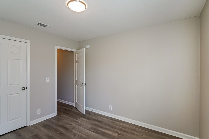 Building Photo - 7016 S Hampton Blvd