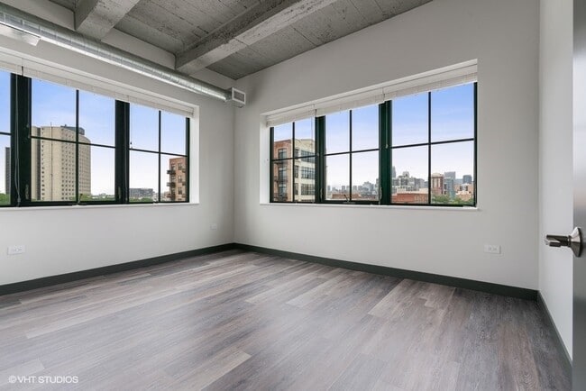 Building Photo - 2101 S Wabash Ave