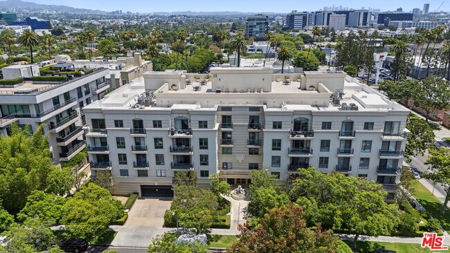 Building Photo - 430 N Oakhurst Dr