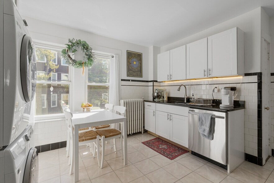 Primary Photo - 25 Beacon St
