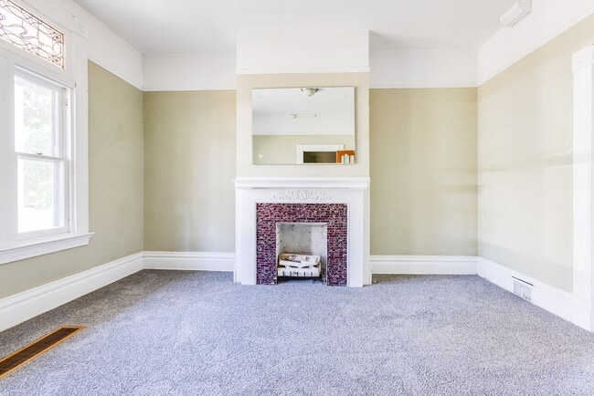 Building Photo - AVAILABLE AUGUST 2026 - Spacious Renovated 4 Bedroom, 1.5 Bath Home w/ AC!