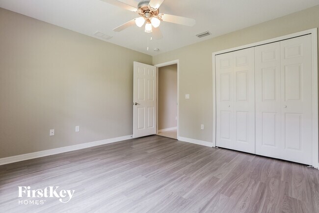 Building Photo - 2463 Alesio Ave