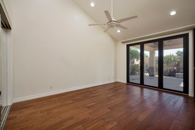 Building Photo - 8562 Sandy Hook Dr