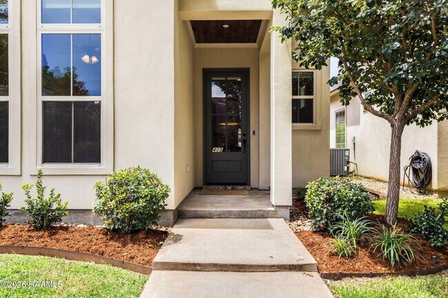 Building Photo - 405 S Montauban Dr