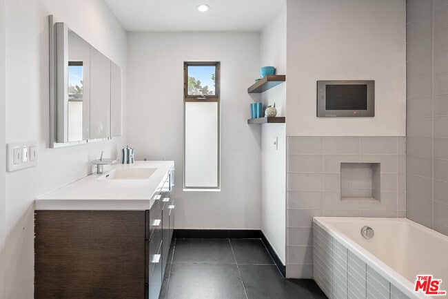 Building Photo - 3362 Coy Dr