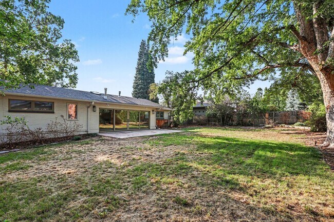 Building Photo - Beautifully Updated 4BR Home Blending Mid-Century Charm & Modern Comfort