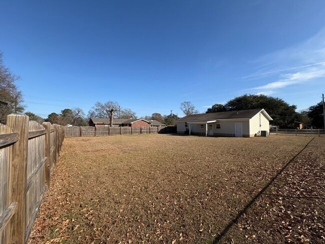 Building Photo - 604 Melton St