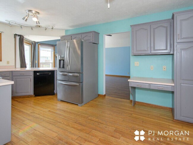 Building Photo - 16911 N Circle - Coming Soon