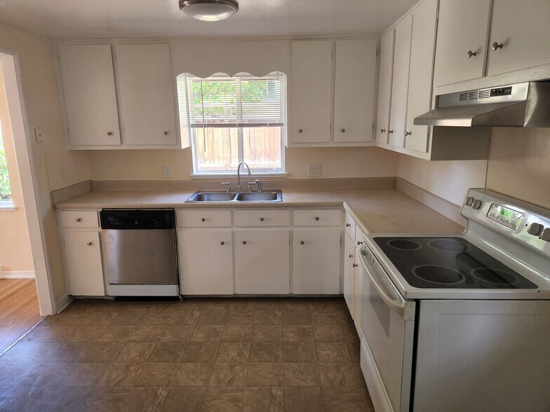 Building Photo - 8779 W 63rd Pl