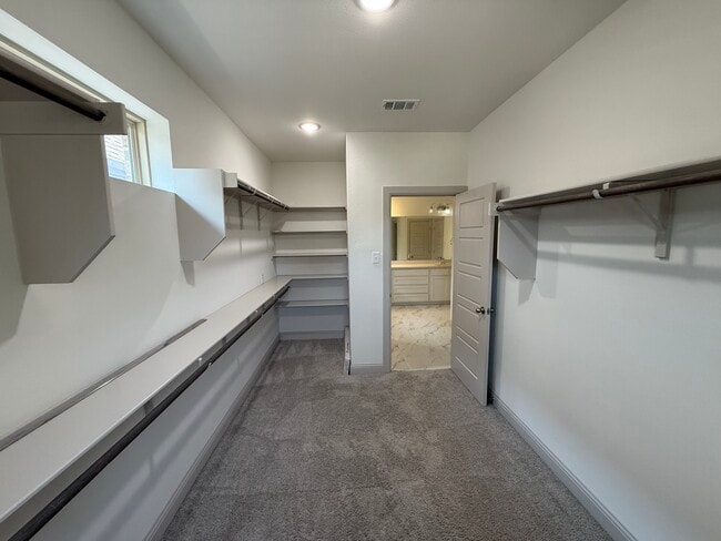 Building Photo - 620 Courtyard Ln
