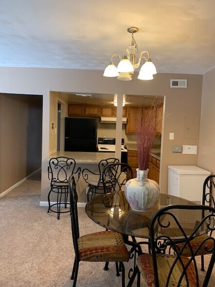 Building Photo - 10101 Prince Pl