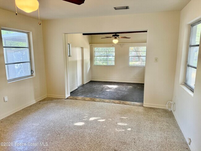 Building Photo - 1112 Northview Dr