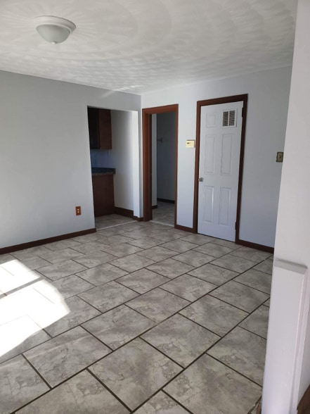 Building Photo - 101 E 2nd Ave