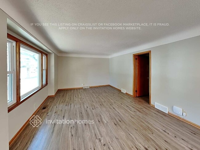 Building Photo - 3227 34th Ave S