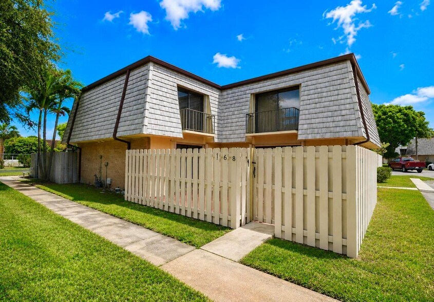 Building Photo - 168 Lake Arbor Dr