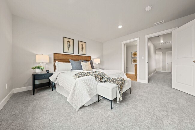 Building Photo - Mountain Views! 3 Bed/2.5 Bath Duplex with Fully Fenced Backyard - Golden Market Lane