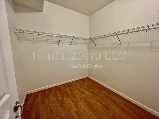 Building Photo - 1360 Shady Ln