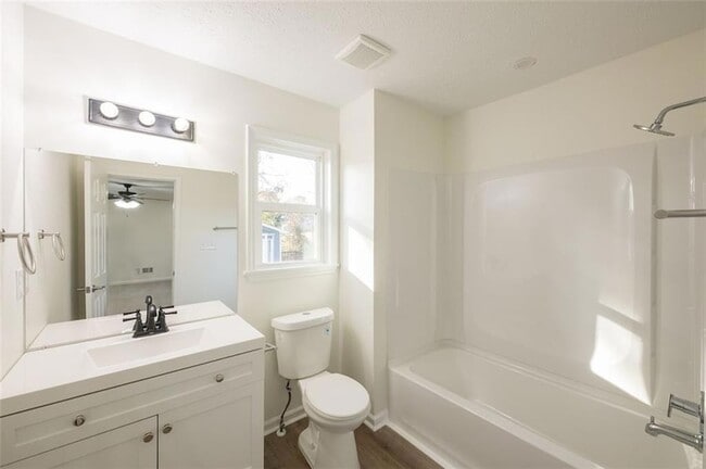 Building Photo - 5081 Hubert Dr