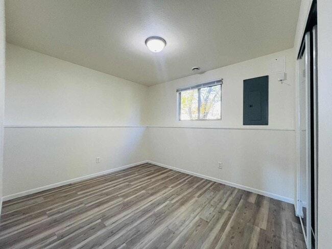 Building Photo - KHR-2708-48-S