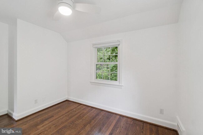 Building Photo - 4420 Chesapeake St NW