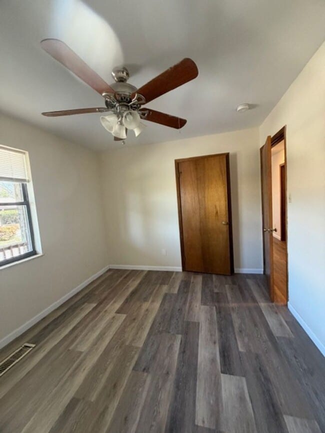 Building Photo - 2 Bedroom Duplex close to I -140 Contact Debra Johnson (865) 591-8281